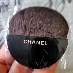 *** (2/$20) Chanel Make-up Brush 😍😍😍 ***
